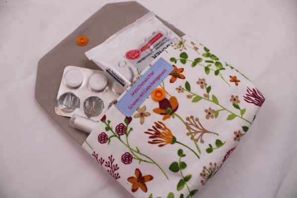 Bindentasche / Medikamententasche / Notfalltasche / Hygieneetui / Tampontasche / Pflastertasche / Kondomtasche
