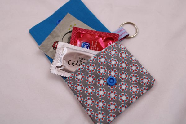 Kondomtasche / Tampontäschchen / Pflastertäschchen / Minitäschchen / Medikamententäschchen / Notfalltäschchen