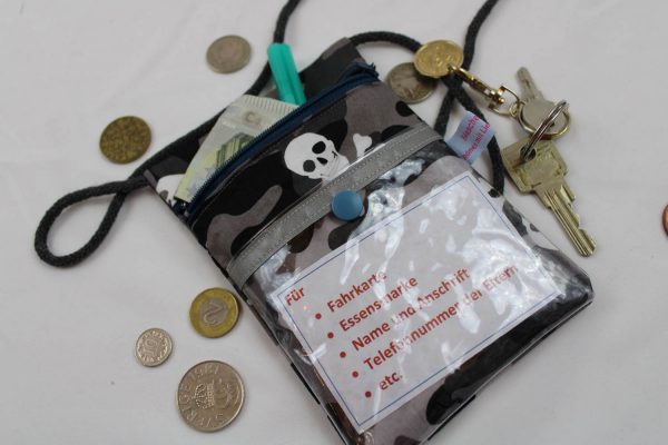 BRUSTBEUTEL für Kinder "Camouflage" mit Klarsichtfach, Reflektorstreifen + Kordelstopper; Geldbörse, Fahrkartentasche, Kindergeldbeutel