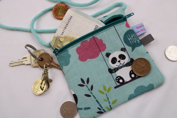 Kinder-BRUSTBEUTEL "Pandabär" mit Reißverschluss und Reflektorfähnchen; Brusttasche, Geldbörse, Geldbeutel