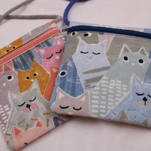 Kinder-BRUSTBEUTEL "Katzen rosa-grau oder blau" mit Reißverschluss und Reflektorfähnchen; Brusttasche, Geldbörse, Geldbeutel