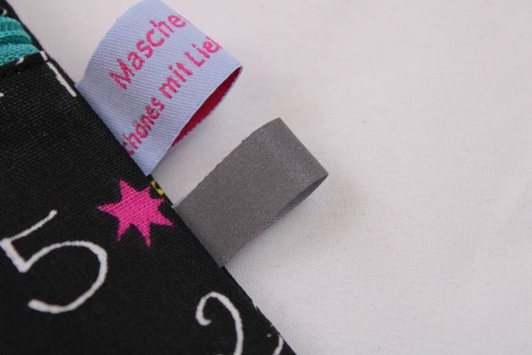 Kleiner Kinder-BRUSTBEUTEL "Kleines 1x1" mit Sicherheitsverschluss und Reflektorfähnchen; Brusttasche, Geldbörse, Geldbeutel