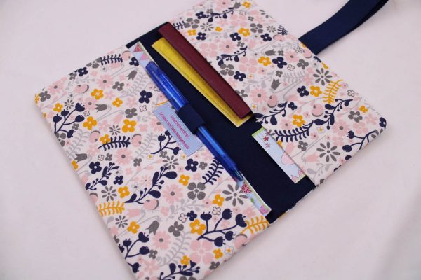 Reiseetui MODELL 3/S "Floral weiß/marineblau" - Dokumententasche, Passhülle, Brieftasche, Reiseorganizer, Etui Reiseunterlagen, Tickettasche