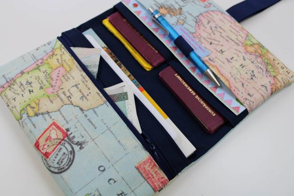 Weltkarten-Reiseetui MODELL 4/S - verschiedene Innenfarben verfügbar! - Reisebrieftasche, Tickettasche, Reisepasshülle, Dokumententasche