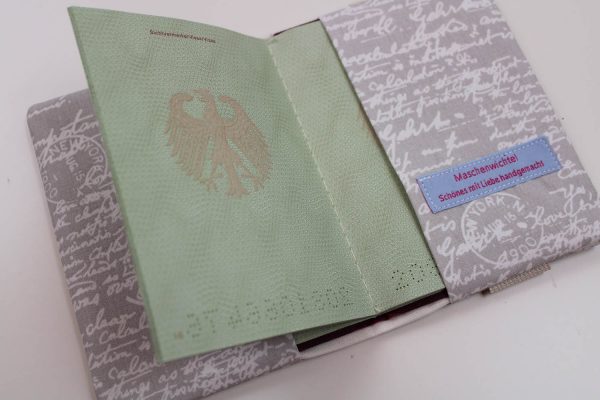 Reisepasshülle / Passetui / Impfpasshülle SINGLE "Schriften" - verschiedene Dessins verfügbar!