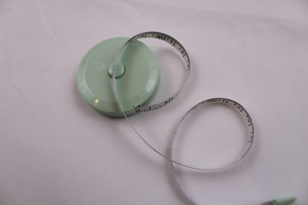 Maßband mit Rückholung, Rollmaß, beidseitig bedruckt: 200 cm oder 79 inch, klein und leicht, pastellfarben grün