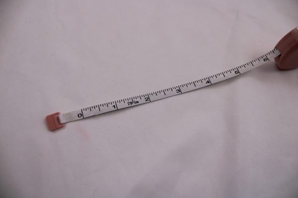 Maßband mit Rückholung, Rollmaß, beidseitig bedruckt: 200 cm oder 79 inch, klein und leicht, pastellfarben rot/altrosa