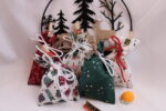 Handgenähte Adventskalender-Säckchen, klassisch rot-weiß, mit Holzklammern und -zahlen, zum Selbstbefüllen, wiederverwendbar, nachhaltig – Bild 2