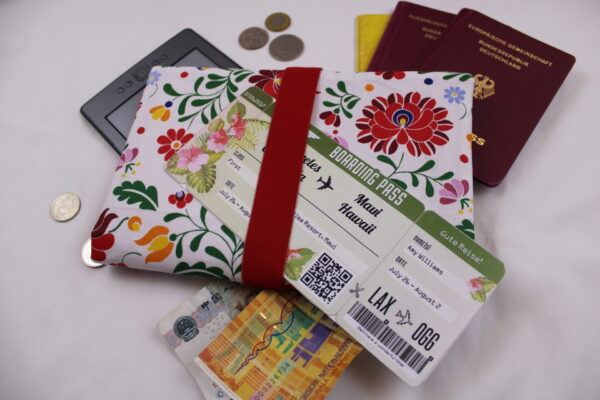 Familien-Reiseetui MODELL 4/M "Sommerblumen rot-grün" - Reiseorganizer mit 4 Passfächern, Dokumententasche, Passhülle
