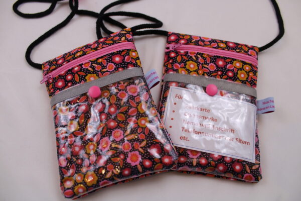 BRUSTBEUTEL für Kinder "Streublümchen pink/schwarz" mit Klarsichtfach mit Reflektorstreifen, fluoreszierendem Kordelstopper; Geldbörse, Fahrkartentasche