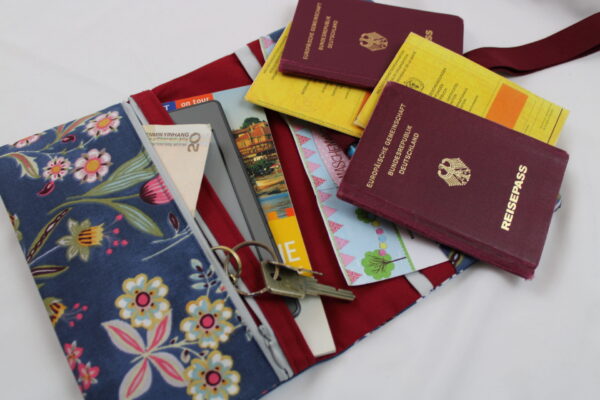 Familien-Reiseetui MODELL 4/M "Frühling" - Reiseorganizer mit 4 Passfächern, Dokumententasche, Passhülle