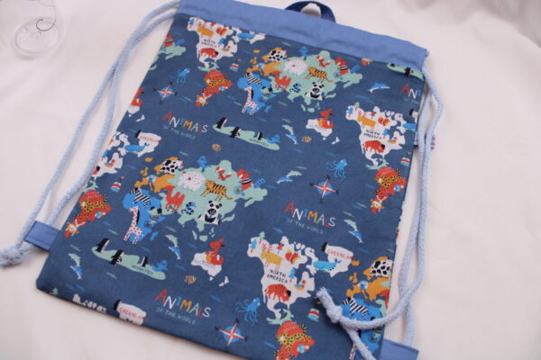 Turnbeutel-Rucksack für Kinder "Welt der Tiere", Gr. S - personalisierbar mit Namensanhänger/Reflektor, Kitatasche, Kindergartenrucksack