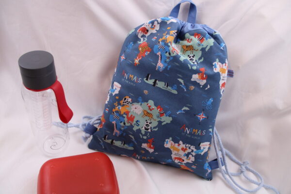 Turnbeutel-Rucksack für Kinder "Welt der Tiere", Gr. S - personalisierbar mit Namensanhänger/Reflektor, Kitatasche, Kindergartenrucksack