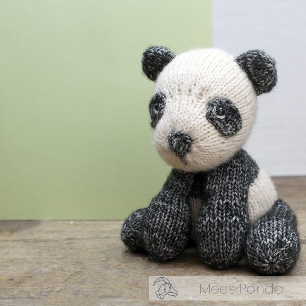 DIY-Strickset "Panda Mees", Strick-Kit, Materialpackung, Strickpaket, Handarbeitsset, DIY-Kit