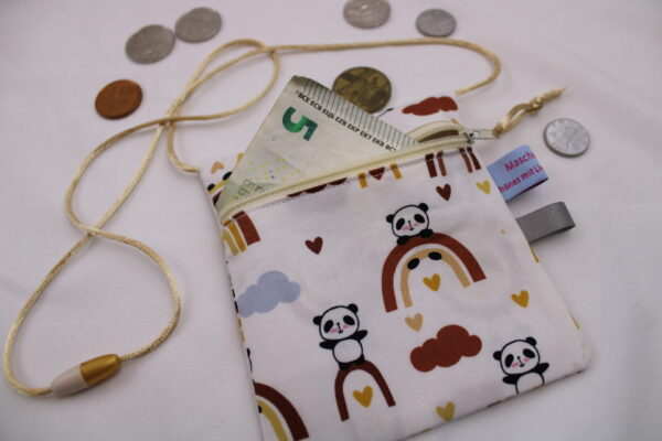 Kleiner Kinder-BRUSTBEUTEL "Panda auf Regenbogen" mit Sicherheitsverschluss und Reflektorfähnchen; Brusttasche, Geldbörse, Geldbeutel