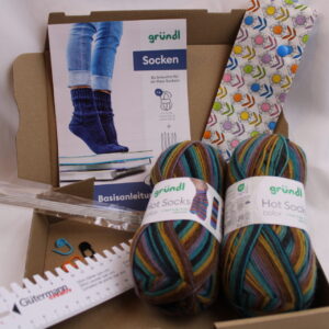 Strickset "Socken stricken", komplettes Geschenkset zum Strümpfe stricken, DIY-Pack inklusive Wolle, Nadeln, Nadelgarage, Handmaß und Anleitung