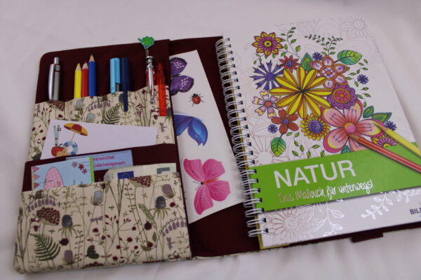 A5 - Kalenderhülle / Organizerhülle / Schreibmappe / Maltasche / e-Reader-Hülle "Blumenwiese natur/bordeaux"