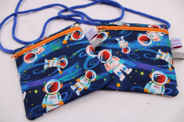 Kinder-BRUSTBEUTEL "Astronaut im Kosmos" mit Reißverschluss und Reflektorfähnchen; Brusttasche, Geldbörse, Geldbeutel