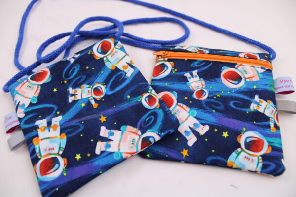 Kinder-BRUSTBEUTEL "Astronaut im Kosmos" mit Reißverschluss und Reflektorfähnchen; Brusttasche, Geldbörse, Geldbeutel