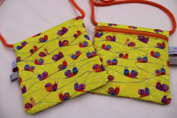 Kinder-BRUSTBEUTEL "Schneckenrennen" mit Reißverschluss und Reflektorfähnchen; Brusttasche, Geldbörse, Geldbeutel