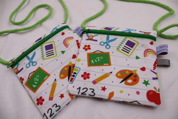 Kinder-BRUSTBEUTEL "Schulanfang" mit Reißverschluss und Reflektorfähnchen; Brusttasche, Geldbörse, Geldbeutel
