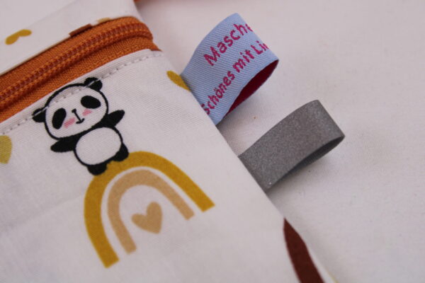 Kinder-BRUSTBEUTEL "Panda auf Regenbogen" mit Reißverschluss und Reflektorfähnchen; Brusttasche, Geldbörse, Geldbeutel