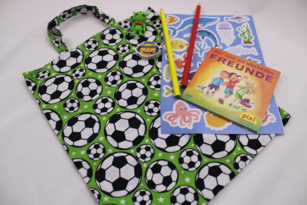 Kindertasche, Einkaufstasche "Fußbälle" - KiTa-Tasche, Malbuchtasche, Geschenktasche, Tragetasche, Freundebuchtasche, Stoffbeutel