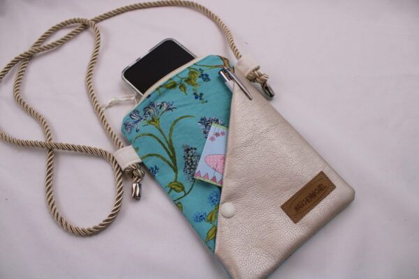 Handytasche zum Umhängen; Umhängetasche mit 2 Fächern & langer Kordel; Crossbody Tasche für viele Handy-Modelle; Praktisch, leicht, vegan