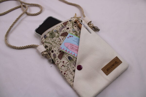 Handytasche zum Umhängen; Umhängetasche mit 2 Fächern und langer Kordel; Crossbody Tasche für viele Handy-Modelle; Praktisch, leicht, vegan