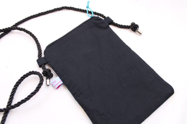Handytasche zum Umhängen; Umhängetasche mit 2 Fächern und langer Kordel; Crossbody Tasche für viele Handy-Modelle; Praktisch und leicht