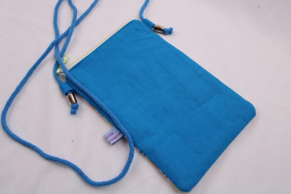 Handytasche zum Umhängen; Umhängetasche mit 2 Fächern und langer Kordel; Crossbody Tasche für viele Handy-Modelle; Praktisch und leicht