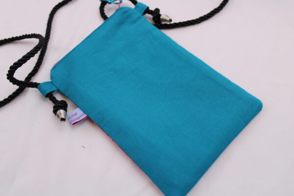 Handytasche zum Umhängen; Umhängetasche mit 2 Fächern und langer Kordel; Crossbody Tasche für viele Handy-Modelle; Praktisch und leicht