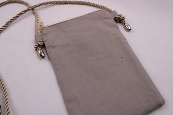 Handytasche zum Umhängen; Umhängetasche mit 2 Fächern und langer Kordel; Crossbody Tasche für viele Handy-Modelle; Praktisch und leicht