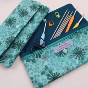 Stricknadeltasche, Häkelnadeltasche, Handarbeitstäschchen "Blüten türkis-petrol"