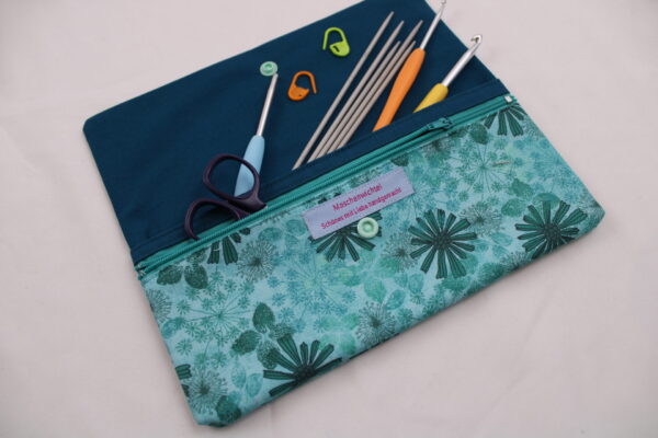 Stricknadeltasche, Häkelnadeltasche, Handarbeitstäschchen "Blüten türkis-petrol"