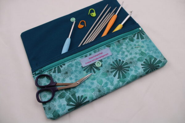Stricknadeltasche, Häkelnadeltasche, Handarbeitstäschchen "Blüten türkis-petrol"