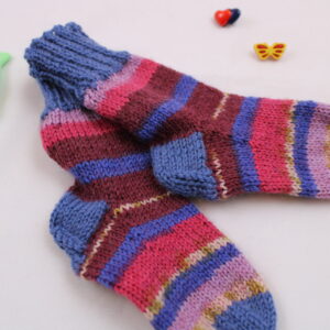 Gr. 18/19 - Baby-Wollsocken handgestrickt, blau- und rottöne