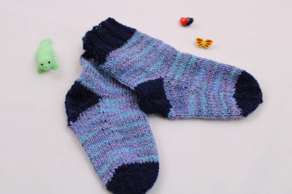 Gr. 18/19 - Baby-Wollsocken handgestrickt, Blautöne Farbverlauf