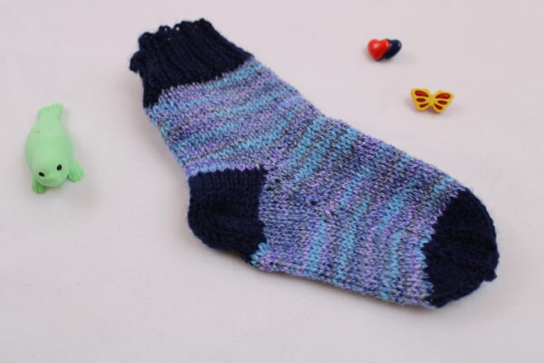 Gr. 18/19 - Baby-Wollsocken handgestrickt, Blautöne Farbverlauf