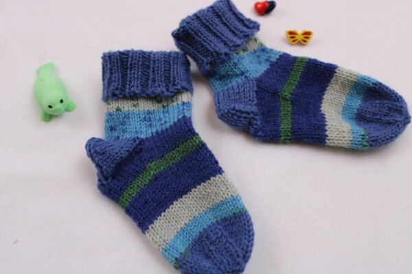 Gr. 18/19 - Baby-Wollsocken handgestrickt, blau/grün/weiß