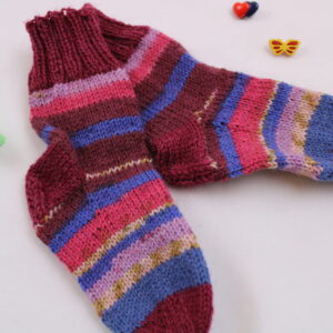 Gr. 20/21 - Baby-Wollsocken handgestrickt, Blau- und Rottöne