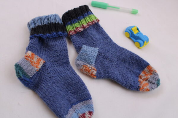 Gr. 24/25 - Kinder-Wollsocken handgestrickt, jeansblau/bunt