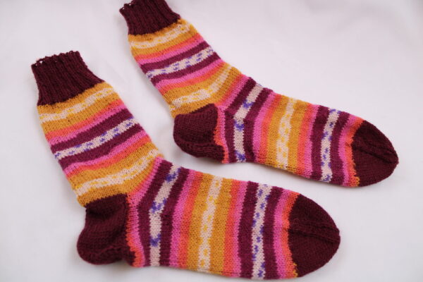 Gr. 34/35 - Kinder-Wollsocken handgestrickt, Rot- und Gelbtöne