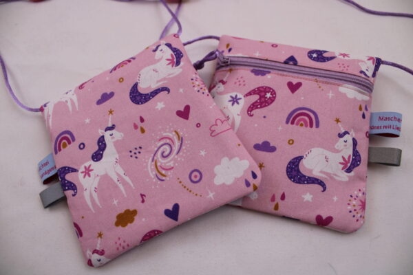 Kleiner Kinder-BRUSTBEUTEL "Einhörner lila-pink" mit Sicherheitsverschluss und Reflektorfähnchen; Brusttasche, Geldbörse, Geldbeutel