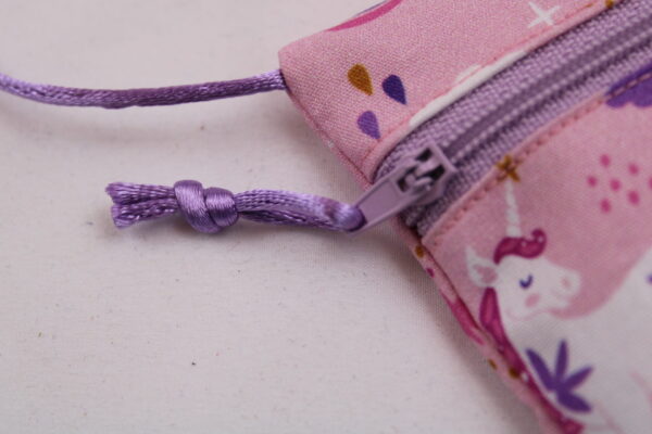 Kleiner Kinder-BRUSTBEUTEL "Einhörner lila-pink" mit Sicherheitsverschluss und Reflektorfähnchen; Brusttasche, Geldbörse, Geldbeutel