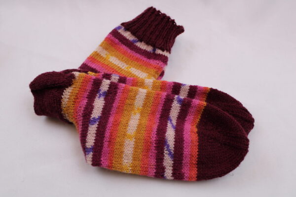 Gr. 36/37 - Wollsocken handgestrickt, gestreift, Rot- und Gelbtöne