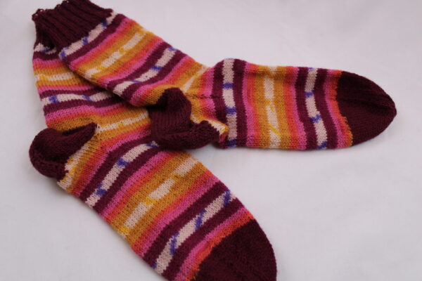 Gr. 36/37 - Wollsocken handgestrickt, gestreift, Rot- und Gelbtöne