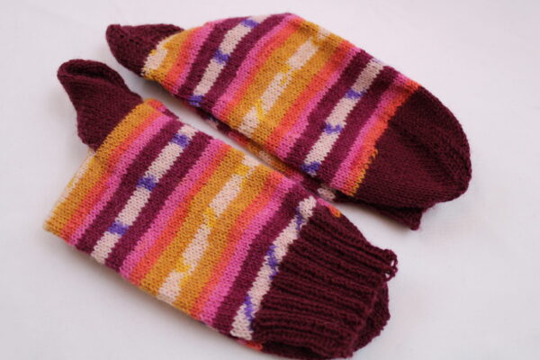Gr. 36/37 - Wollsocken handgestrickt, gestreift, Rot- und Gelbtöne