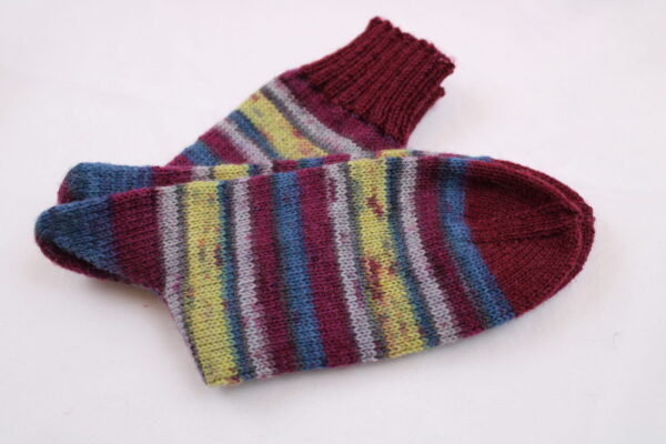 Gr. 36/37 - Wollsocken handgestrickt, gestreift, rot/gelb/grau/petrol