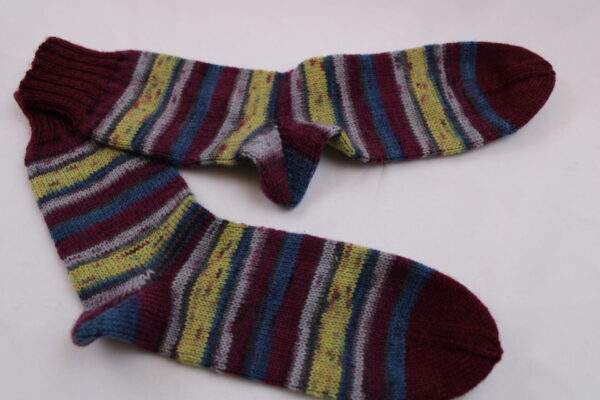 Gr. 36/37 - Wollsocken handgestrickt, gestreift, rot/gelb/grau/petrol